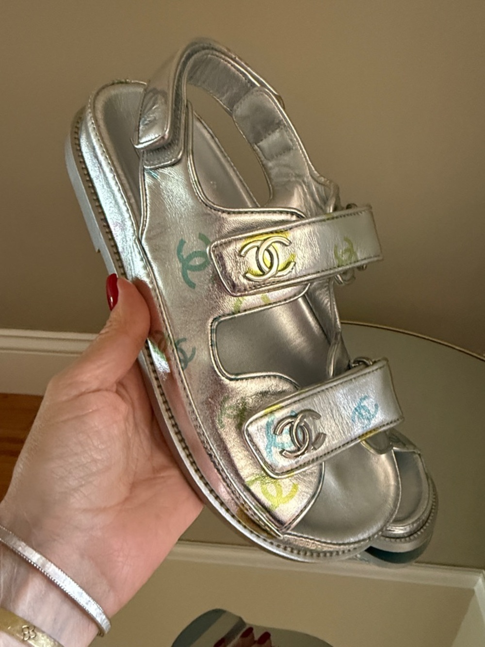 CHANEL DAD Sandals Silver laminated leather printed logo size 38 - Picture 11 of 17